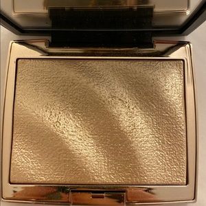 Anastasia Beverly Hills Amreezy Highlight